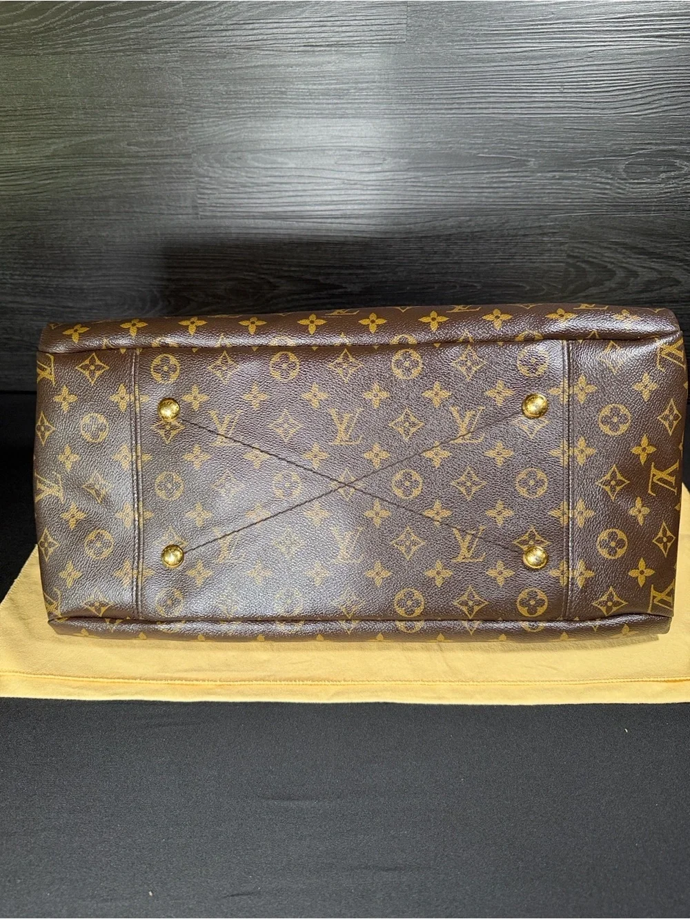✨ 100% Authentic Louis Vuitton Artsy MM Monogram ✨